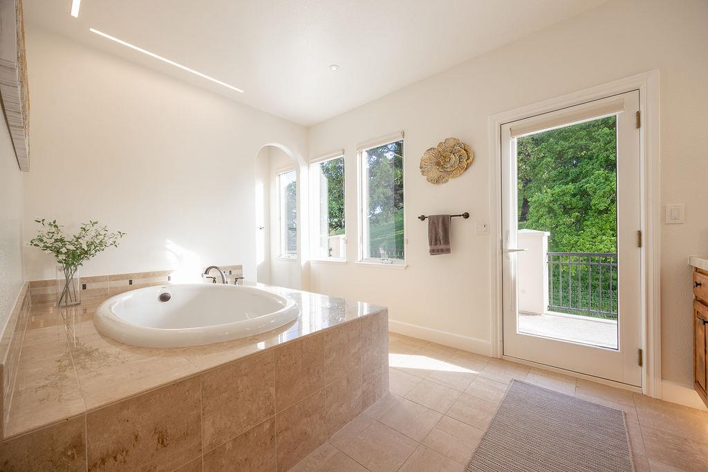 Detail Gallery Image 17 of 38 For 2953 Pebble Beach Cir, Fairfield,  CA 94534 - 5 Beds | 3/1 Baths
