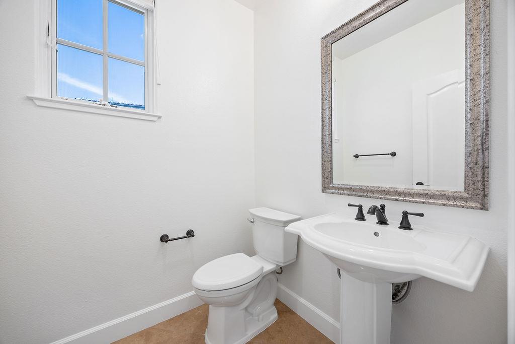 Detail Gallery Image 39 of 90 For 2953 Pebble Beach Cir, Fairfield,  CA 94534 - 5 Beds | 3/1 Baths