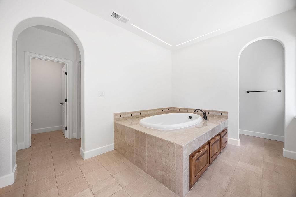 Detail Gallery Image 47 of 90 For 2953 Pebble Beach Cir, Fairfield,  CA 94534 - 5 Beds | 3/1 Baths