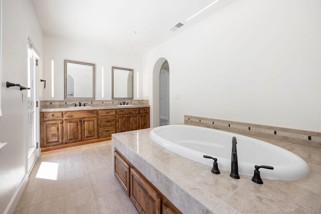 Detail Gallery Image 49 of 90 For 2953 Pebble Beach Cir, Fairfield,  CA 94534 - 5 Beds | 3/1 Baths