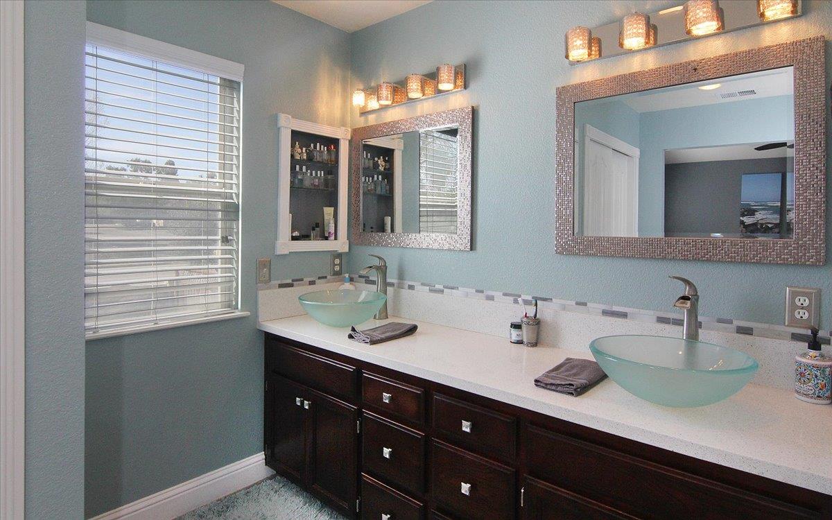 Detail Gallery Image 15 of 36 For 2155 Beachwood Ct, Hollister,  CA 95023 - 4 Beds | 2/1 Baths