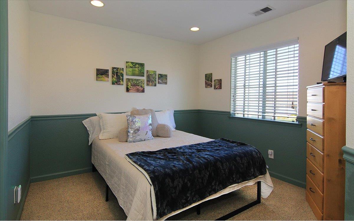 Detail Gallery Image 19 of 36 For 2155 Beachwood Ct, Hollister,  CA 95023 - 4 Beds | 2/1 Baths