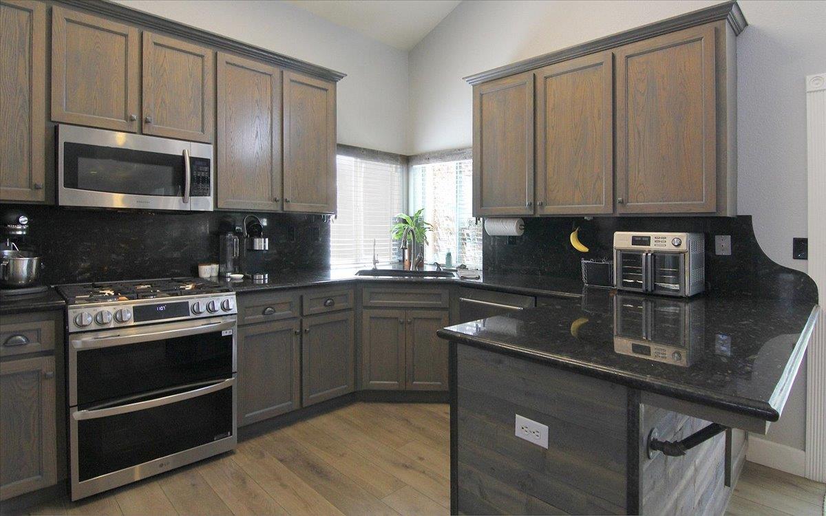 Detail Gallery Image 8 of 36 For 2155 Beachwood Ct, Hollister,  CA 95023 - 4 Beds | 2/1 Baths