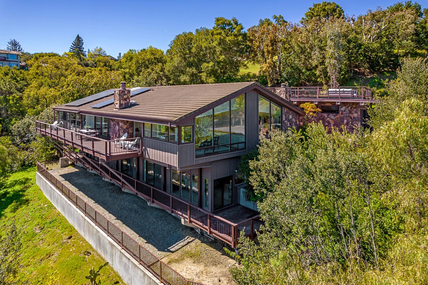 Detail Gallery Image 2 of 41 For 12668 La Cresta Ct, Los Altos Hills,  CA 94022 - 4 Beds | 3/1 Baths