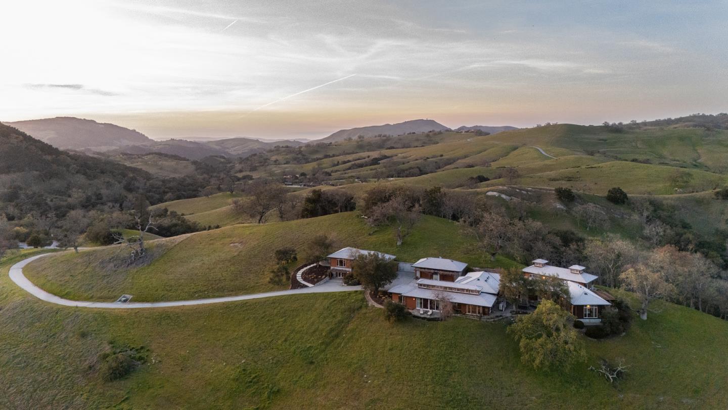 Detail Gallery Image 2 of 33 For 18 Touche Pass, Carmel,  CA 93923 - 6 Beds | 5/2 Baths