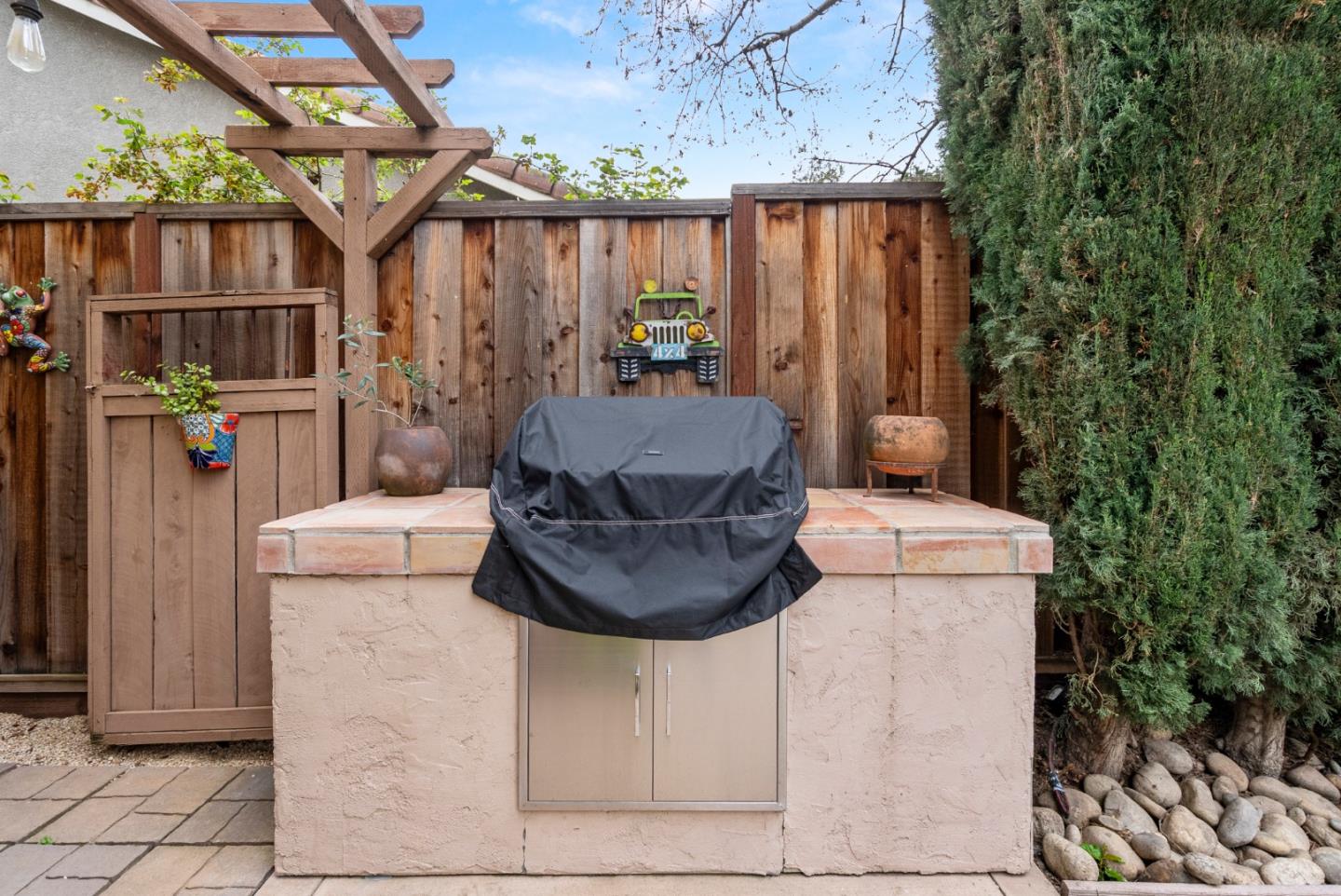 Detail Gallery Image 63 of 76 For 411 Regal Dr, Hollister,  CA 95023 - 5 Beds | 3/1 Baths