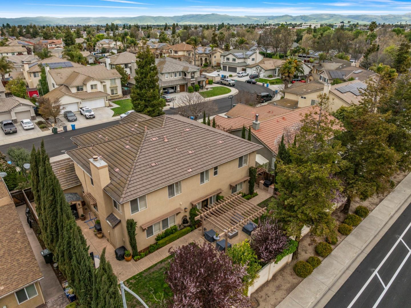 Detail Gallery Image 71 of 76 For 411 Regal Dr, Hollister,  CA 95023 - 5 Beds | 3/1 Baths