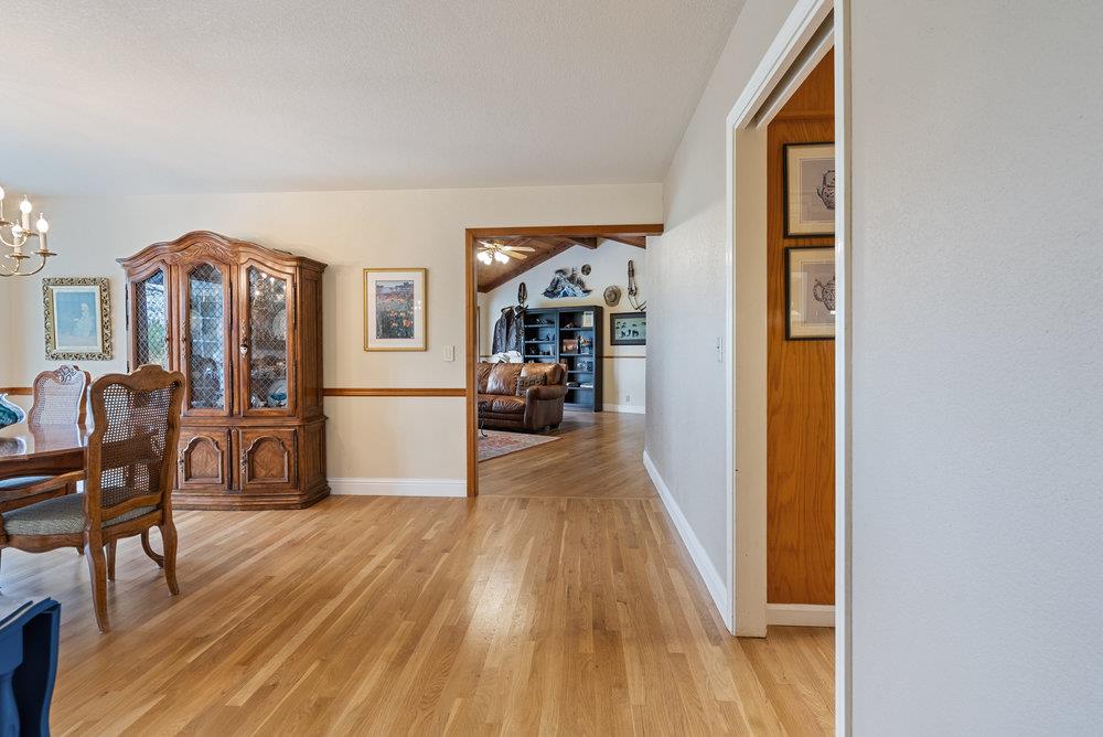 Detail Gallery Image 10 of 42 For 105 Louise Cir, Hollister,  CA 95023 - 3 Beds | 2/1 Baths