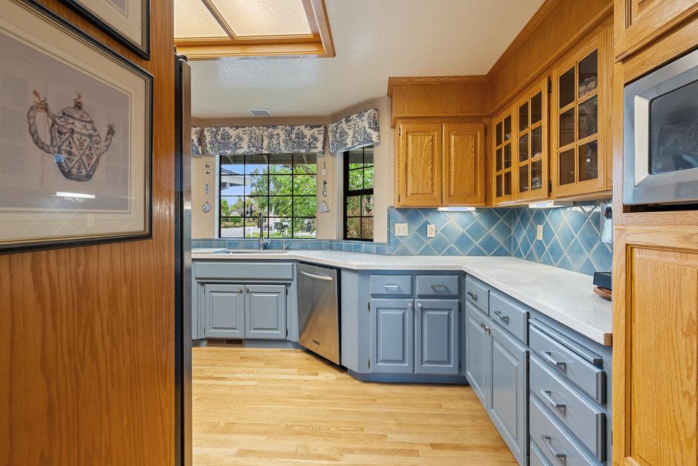 Detail Gallery Image 12 of 42 For 105 Louise Cir, Hollister,  CA 95023 - 3 Beds | 2/1 Baths