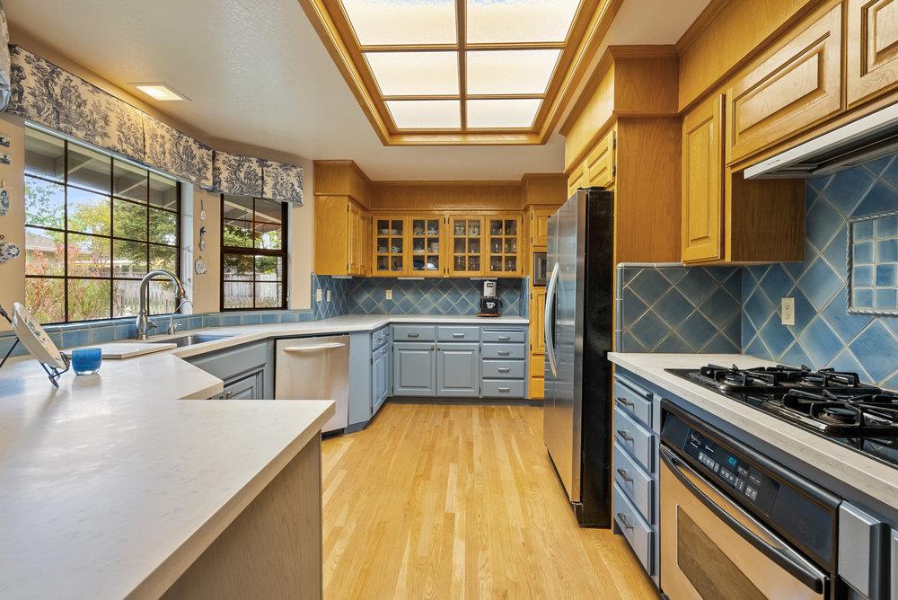 Detail Gallery Image 14 of 42 For 105 Louise Cir, Hollister,  CA 95023 - 3 Beds | 2/1 Baths