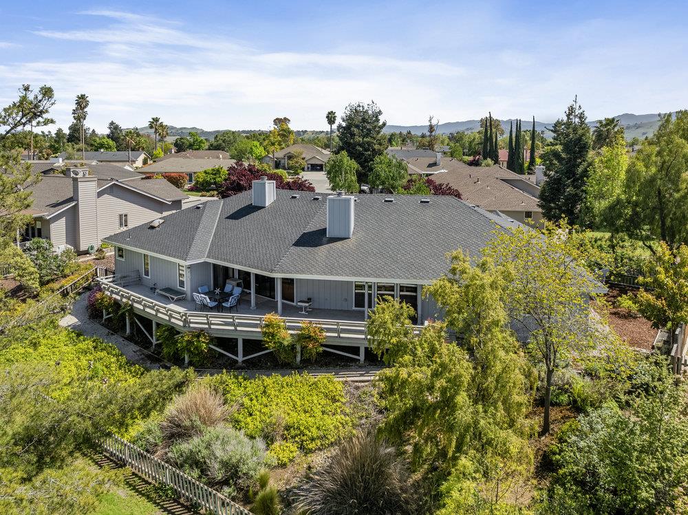 Detail Gallery Image 2 of 42 For 105 Louise Cir, Hollister,  CA 95023 - 3 Beds | 2/1 Baths