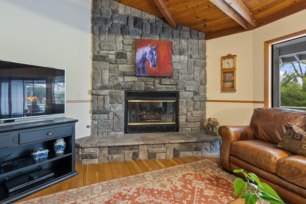 Detail Gallery Image 6 of 42 For 105 Louise Cir, Hollister,  CA 95023 - 3 Beds | 2/1 Baths