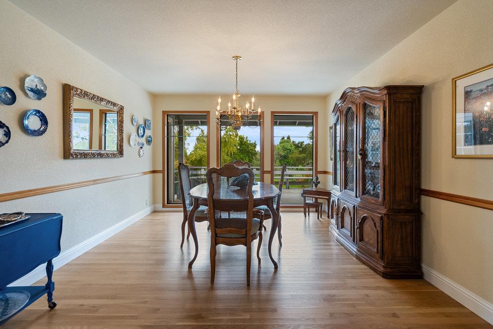 Detail Gallery Image 9 of 42 For 105 Louise Cir, Hollister,  CA 95023 - 3 Beds | 2/1 Baths