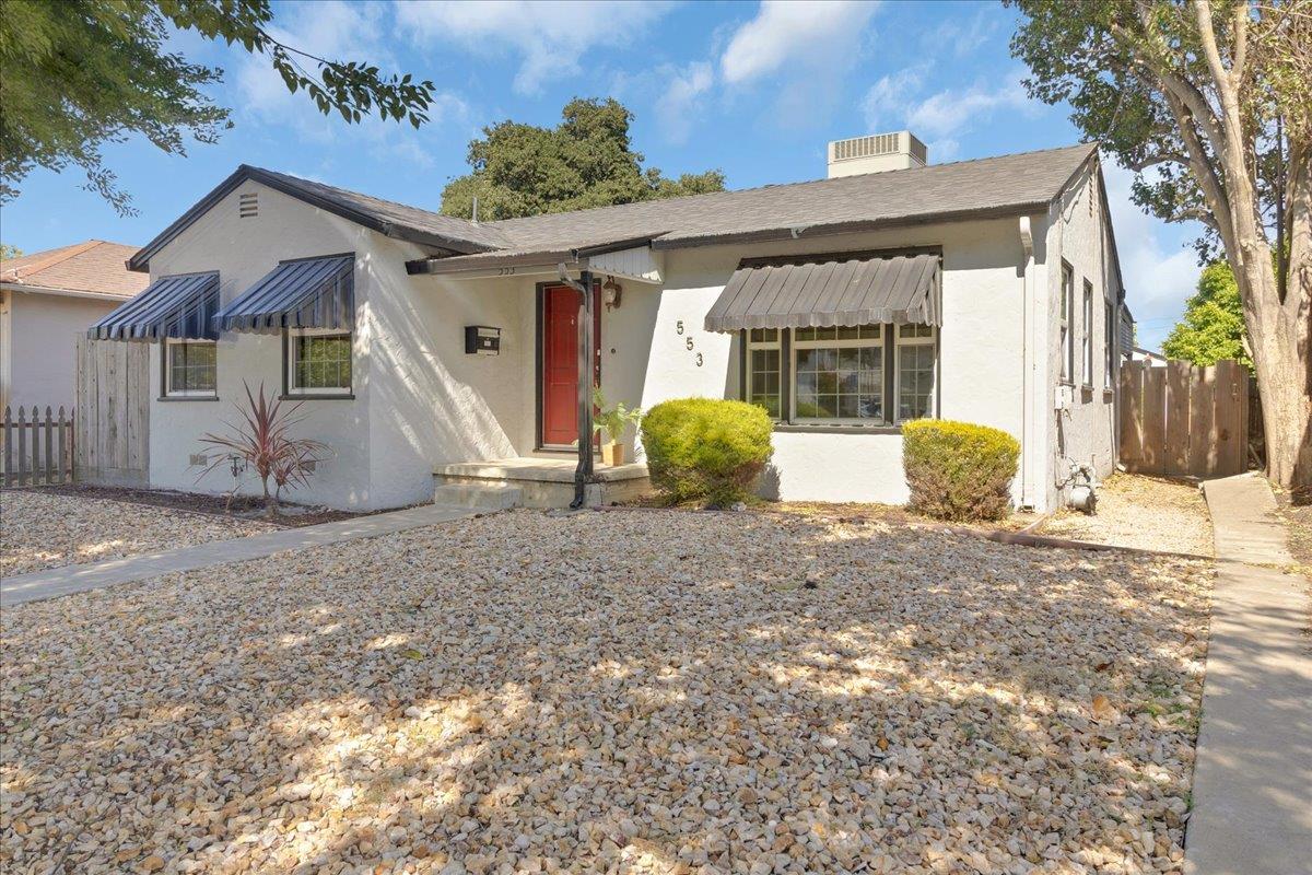 Detail Gallery Image 2 of 36 For 553 Line St, Hollister,  CA 95023 - 2 Beds | 1 Baths