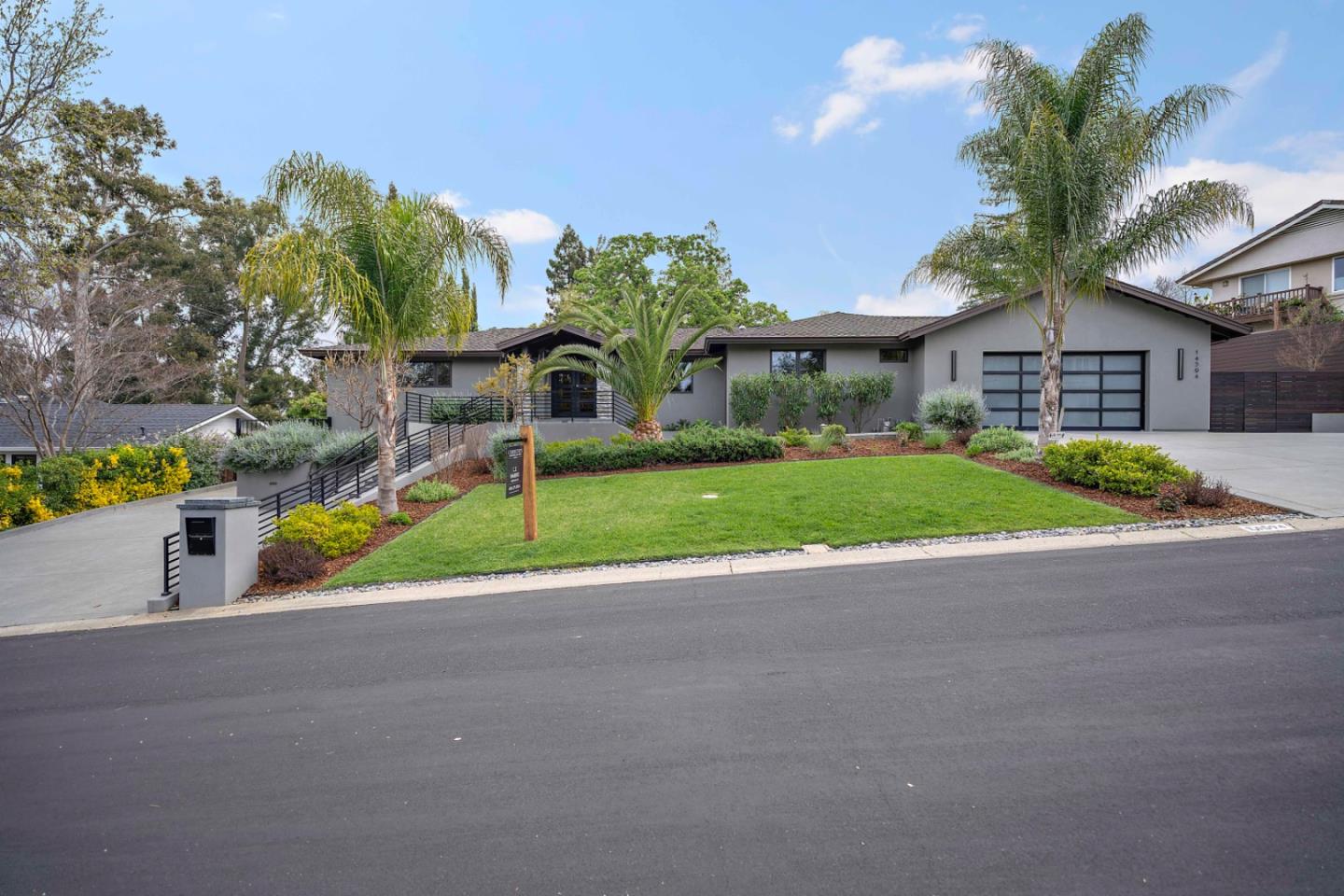 Detail Gallery Image 2 of 54 For 14594 Eastview Dr, Los Gatos,  CA 95032 - 5 Beds | 4/1 Baths