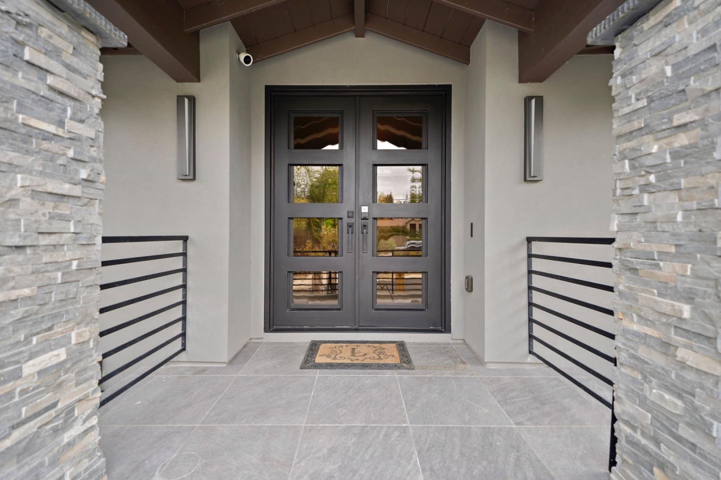 Detail Gallery Image 4 of 54 For 14594 Eastview Dr, Los Gatos,  CA 95032 - 5 Beds | 4/1 Baths