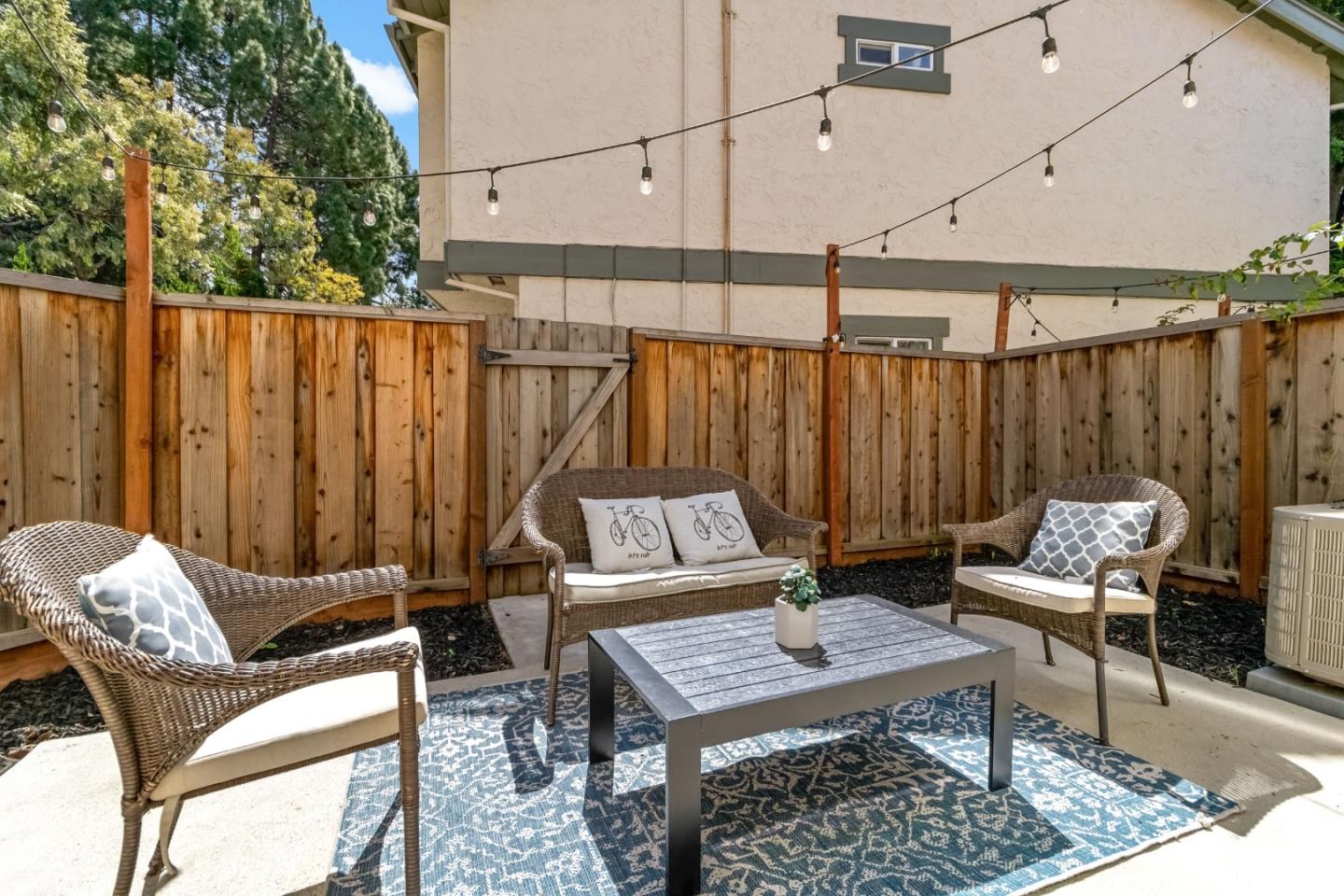 Detail Gallery Image 13 of 31 For 614 Lakehaven Ter, Sunnyvale,  CA 94089 - 3 Beds | 2/1 Baths