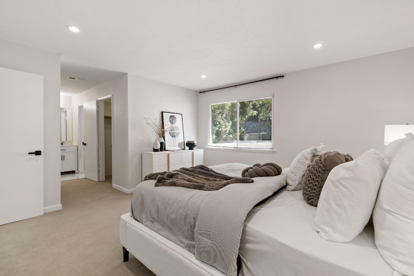 Detail Gallery Image 18 of 31 For 614 Lakehaven Ter, Sunnyvale,  CA 94089 - 3 Beds | 2/1 Baths