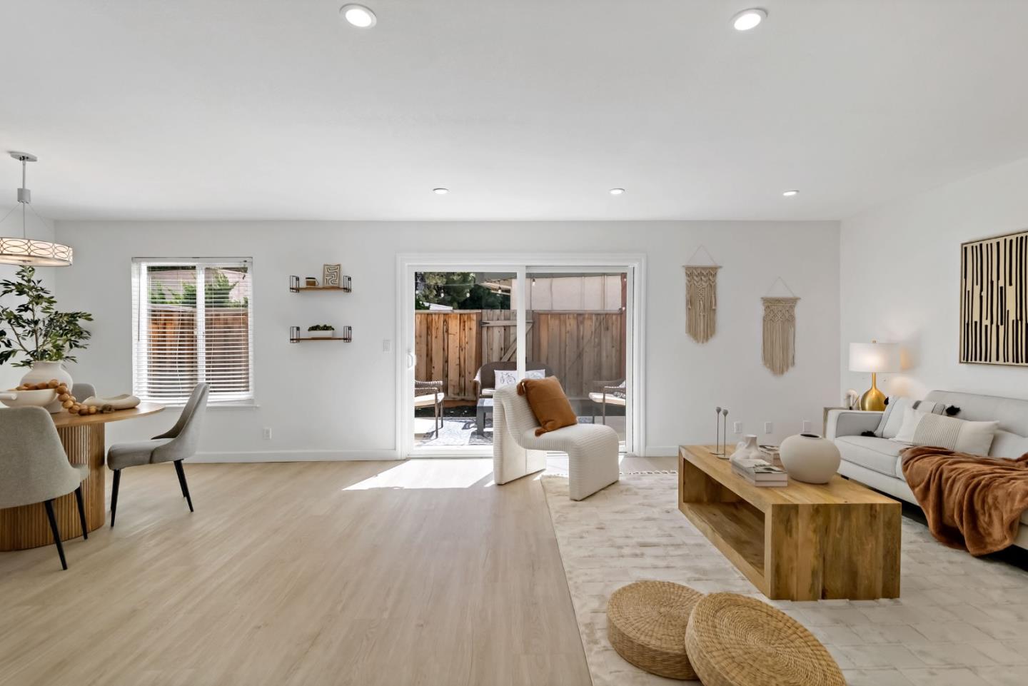 Detail Gallery Image 2 of 31 For 614 Lakehaven Ter, Sunnyvale,  CA 94089 - 3 Beds | 2/1 Baths