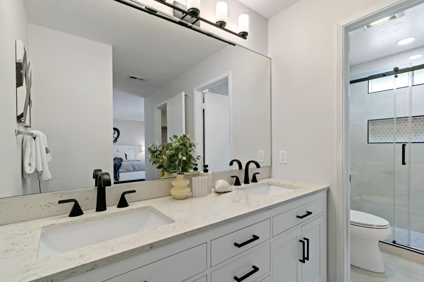 Detail Gallery Image 20 of 31 For 614 Lakehaven Ter, Sunnyvale,  CA 94089 - 3 Beds | 2/1 Baths