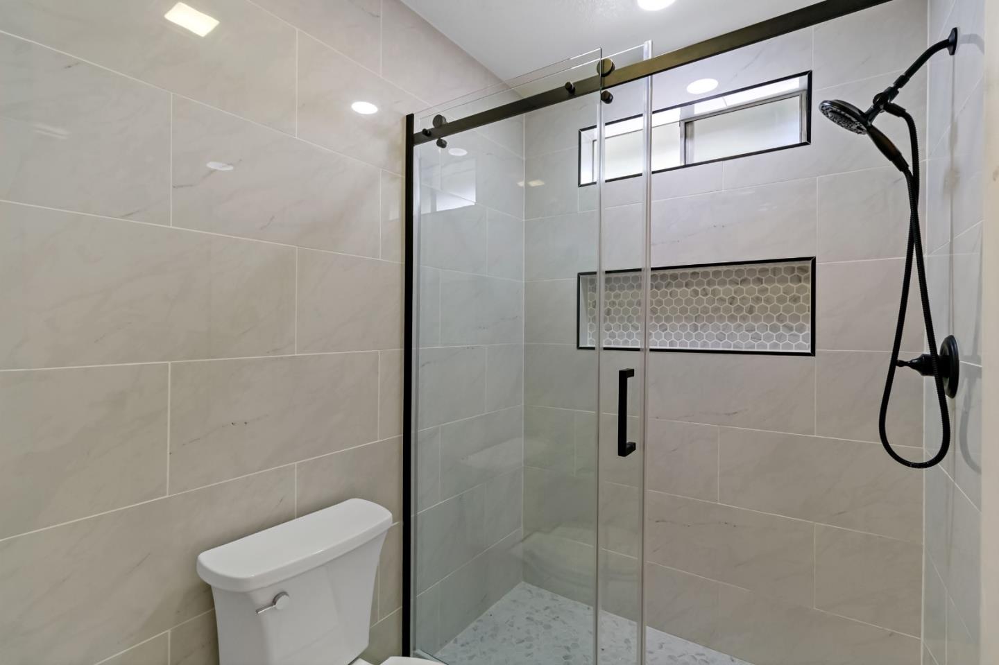 Detail Gallery Image 21 of 31 For 614 Lakehaven Ter, Sunnyvale,  CA 94089 - 3 Beds | 2/1 Baths