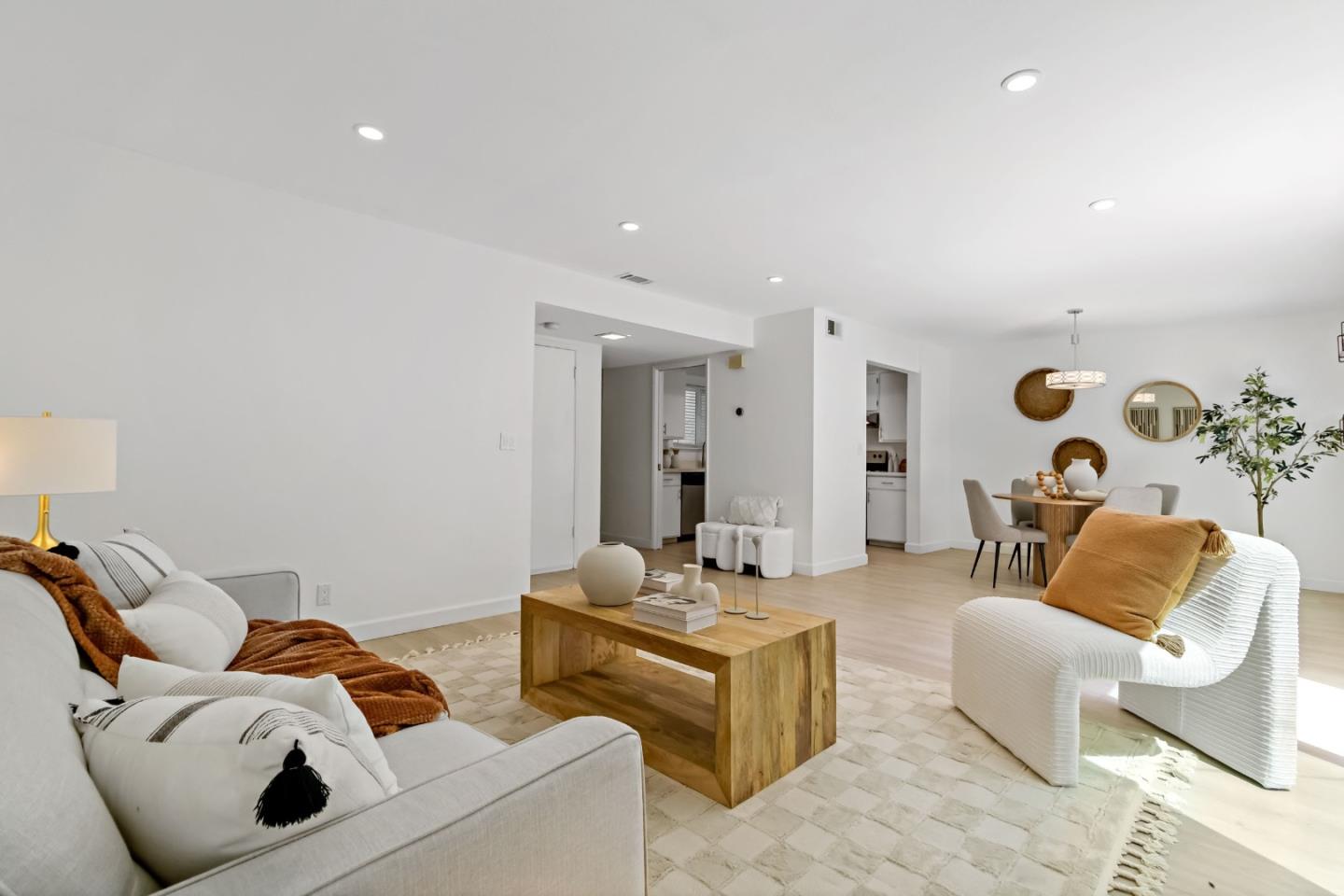 Detail Gallery Image 4 of 31 For 614 Lakehaven Ter, Sunnyvale,  CA 94089 - 3 Beds | 2/1 Baths