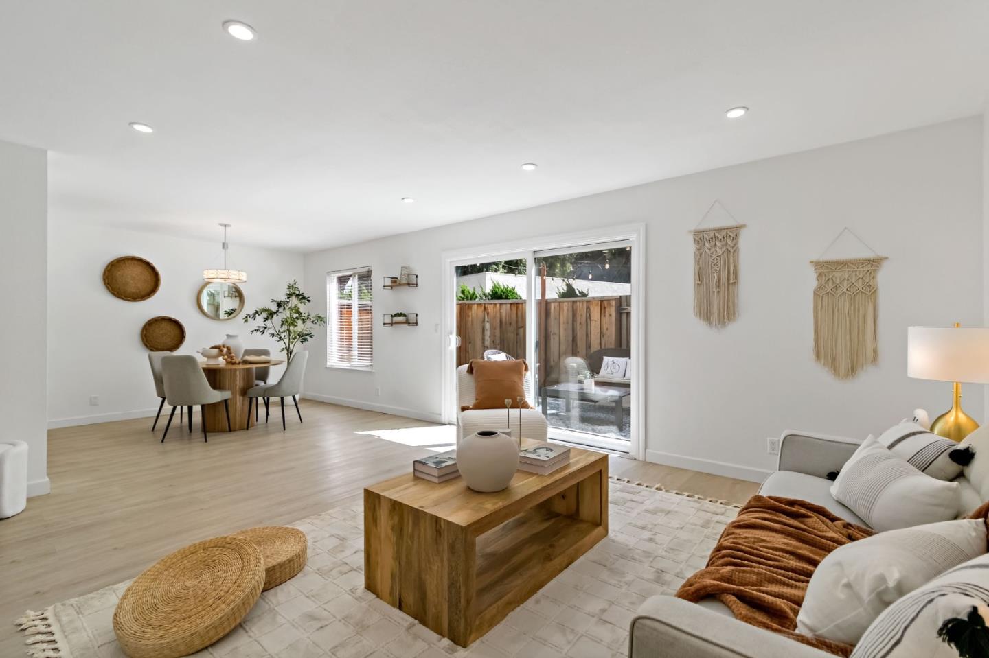 Detail Gallery Image 5 of 31 For 614 Lakehaven Ter, Sunnyvale,  CA 94089 - 3 Beds | 2/1 Baths