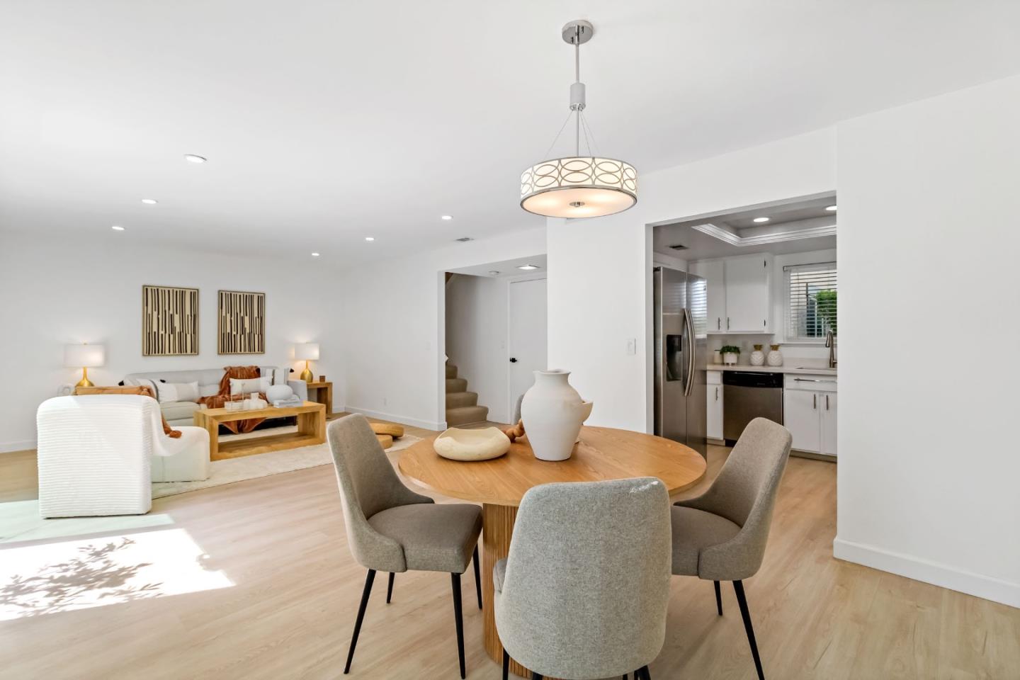 Detail Gallery Image 8 of 31 For 614 Lakehaven Ter, Sunnyvale,  CA 94089 - 3 Beds | 2/1 Baths