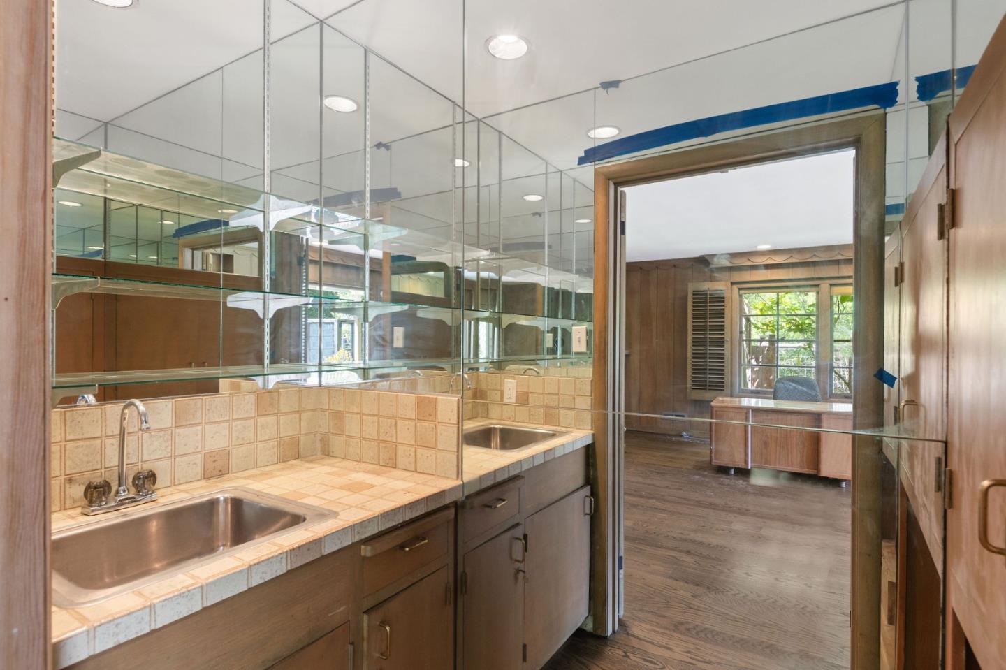 Detail Gallery Image 65 of 83 For 680 Fairway Cir, Hillsborough,  CA 94010 - 3 Beds | 3/1 Baths