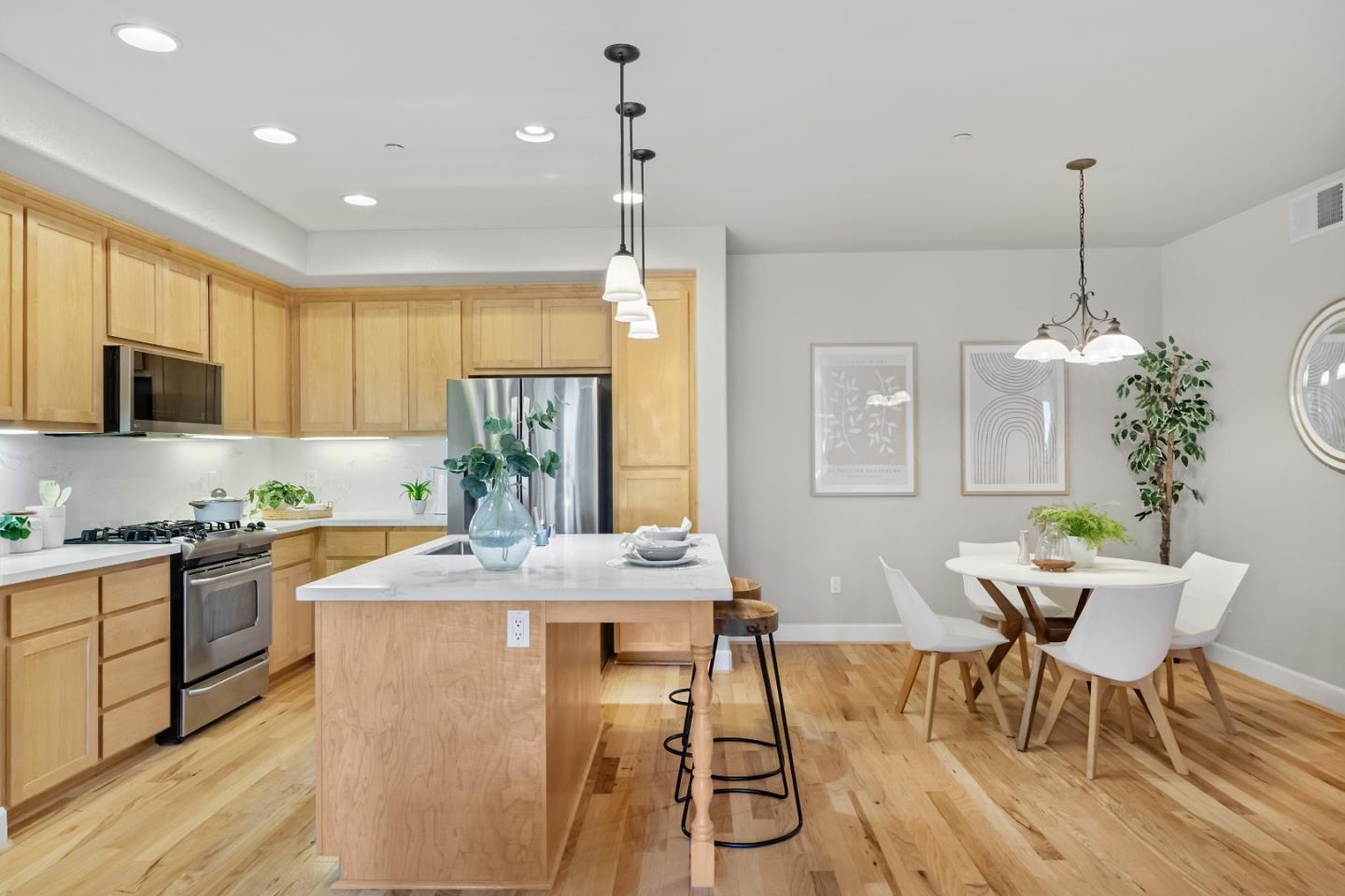 Detail Gallery Image 3 of 45 For 1815 Camino Leonor, San Jose,  CA 95131 - 2 Beds | 2 Baths
