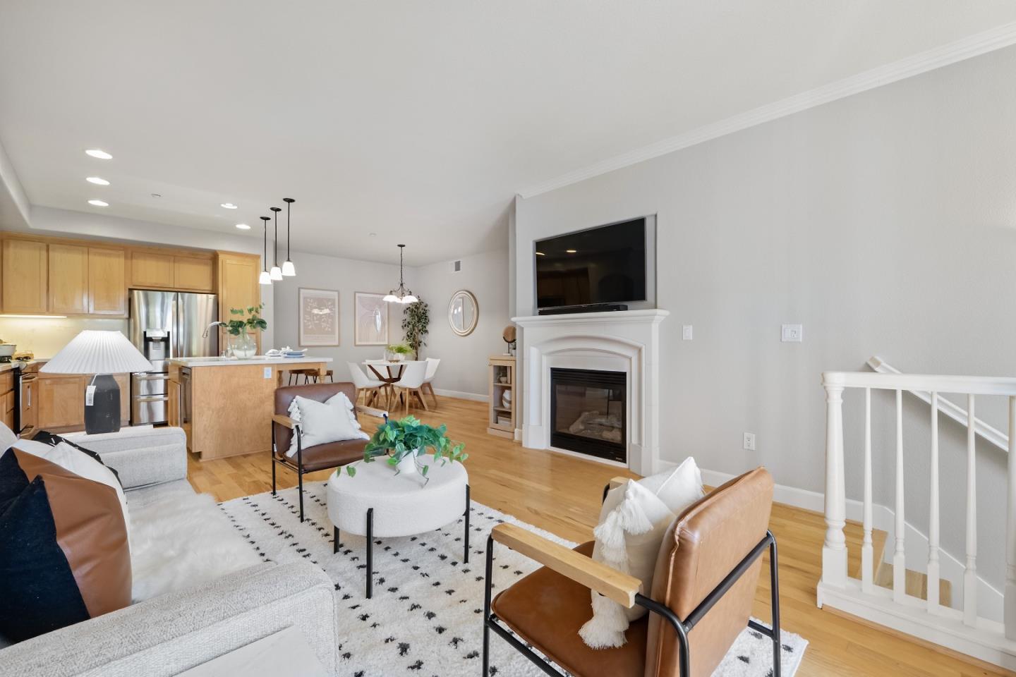Detail Gallery Image 5 of 45 For 1815 Camino Leonor, San Jose,  CA 95131 - 2 Beds | 2 Baths