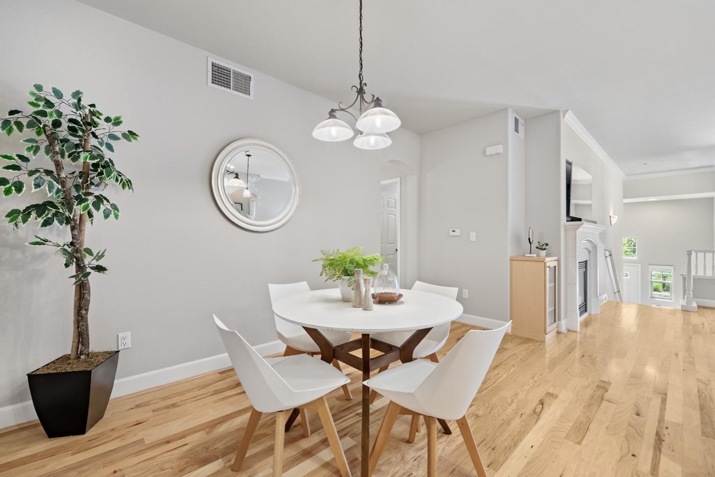 Detail Gallery Image 8 of 45 For 1815 Camino Leonor, San Jose,  CA 95131 - 2 Beds | 2 Baths