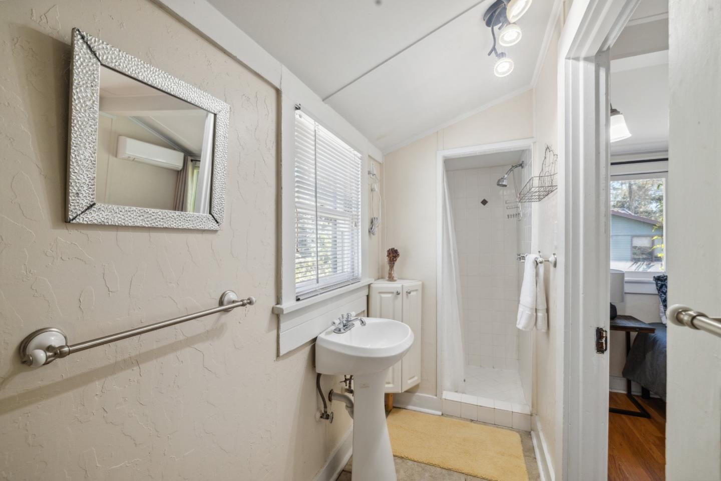 Detail Gallery Image 16 of 54 For 130 Pine St, Ben Lomond,  CA 95005 - 4 Beds | 3 Baths