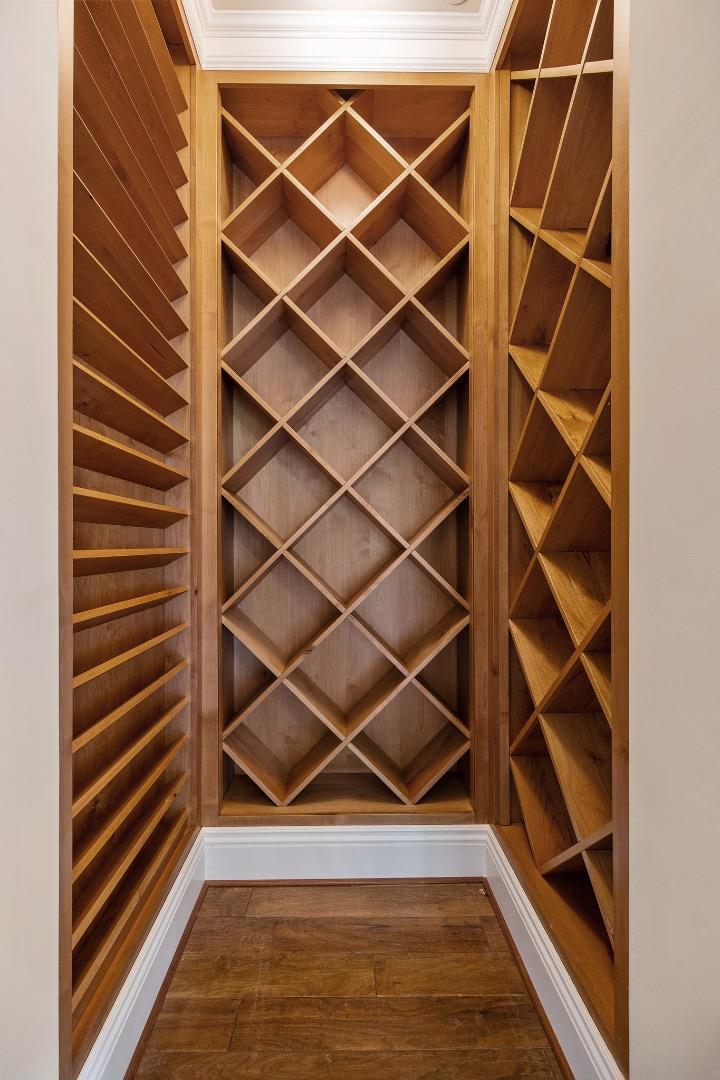 Detail Gallery Image 13 of 87 For 1305 Lions Peak Ln, San Martin,  CA 95046 - 4 Beds | 4/1 Baths
