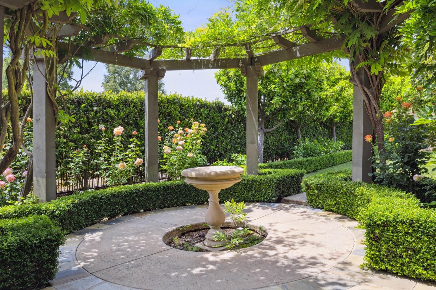 Detail Gallery Image 17 of 87 For 1305 Lions Peak Ln, San Martin,  CA 95046 - 4 Beds | 4/1 Baths