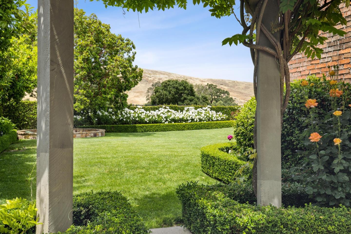 Detail Gallery Image 18 of 87 For 1305 Lions Peak Ln, San Martin,  CA 95046 - 4 Beds | 4/1 Baths
