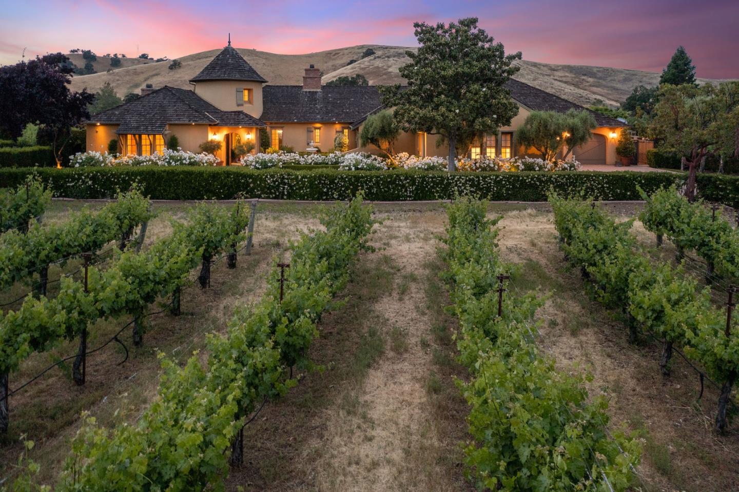 Detail Gallery Image 2 of 87 For 1305 Lions Peak Ln, San Martin,  CA 95046 - 4 Beds | 4/1 Baths