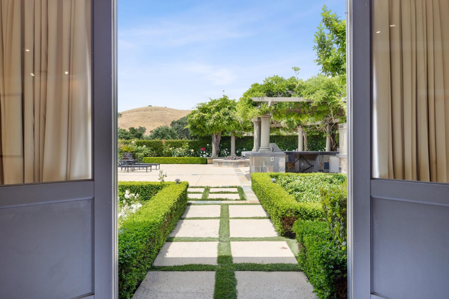Detail Gallery Image 58 of 87 For 1305 Lions Peak Ln, San Martin,  CA 95046 - 4 Beds | 4/1 Baths