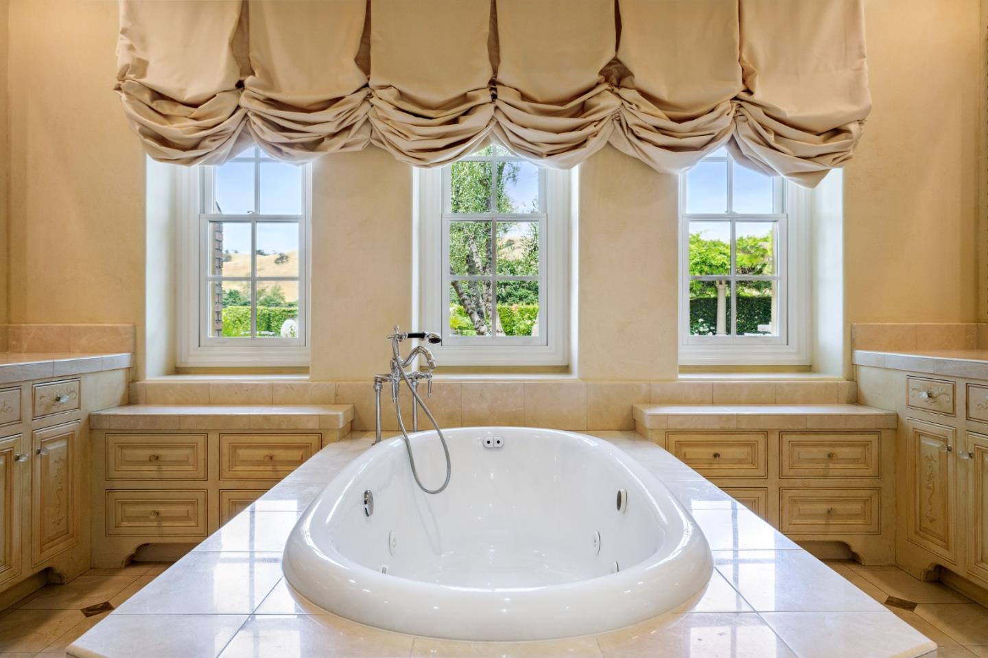 Detail Gallery Image 60 of 87 For 1305 Lions Peak Ln, San Martin,  CA 95046 - 4 Beds | 4/1 Baths
