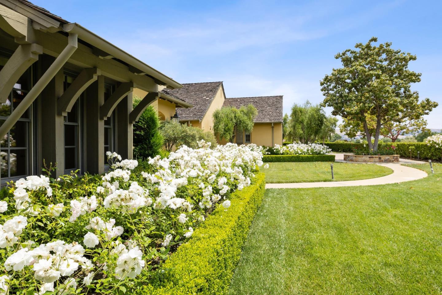 Detail Gallery Image 8 of 87 For 1305 Lions Peak Ln, San Martin,  CA 95046 - 4 Beds | 4/1 Baths