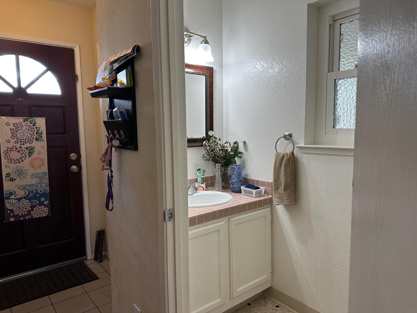 Detail Gallery Image 2 of 15 For 1608 Wren Pl, Santa Cruz,  CA 95062 - 2 Beds | 2/1 Baths