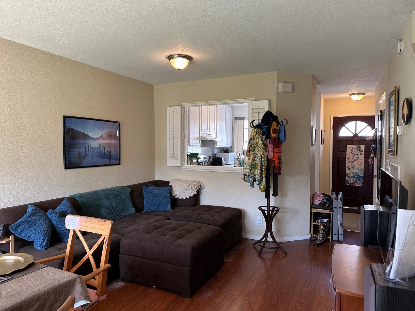 Detail Gallery Image 4 of 15 For 1608 Wren Pl, Santa Cruz,  CA 95062 - 2 Beds | 2/1 Baths