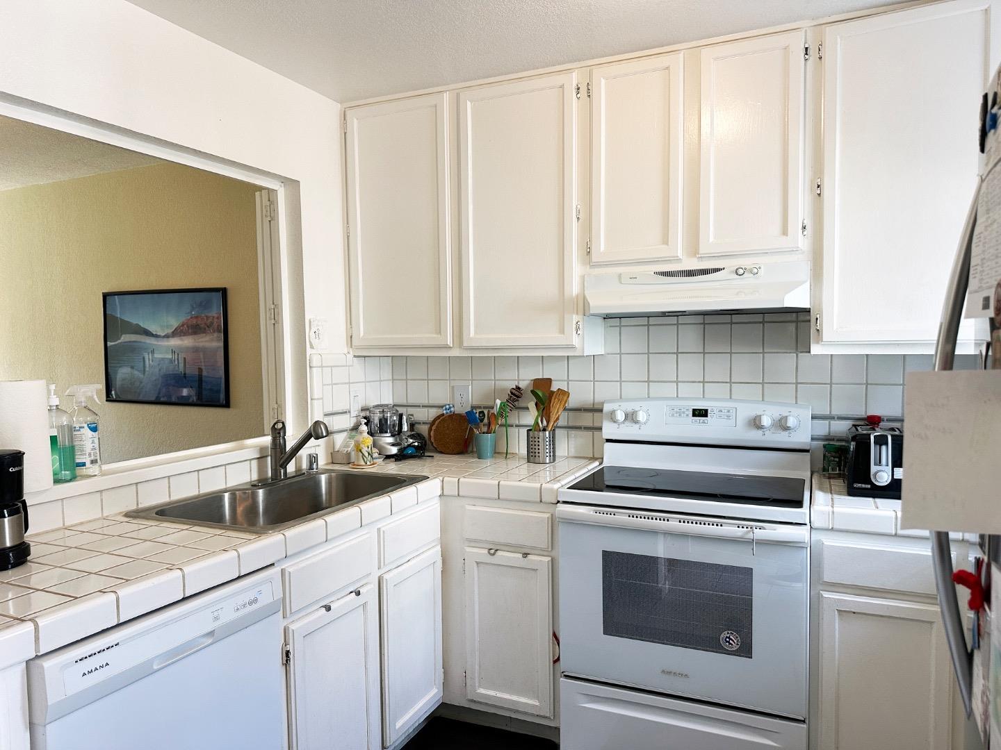 Detail Gallery Image 6 of 15 For 1608 Wren Pl, Santa Cruz,  CA 95062 - 2 Beds | 2/1 Baths