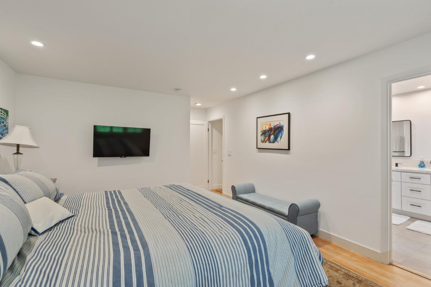 Detail Gallery Image 11 of 21 For 90 Bear Gulch Dr, Portola Valley,  CA 94028 - 3 Beds | 2 Baths