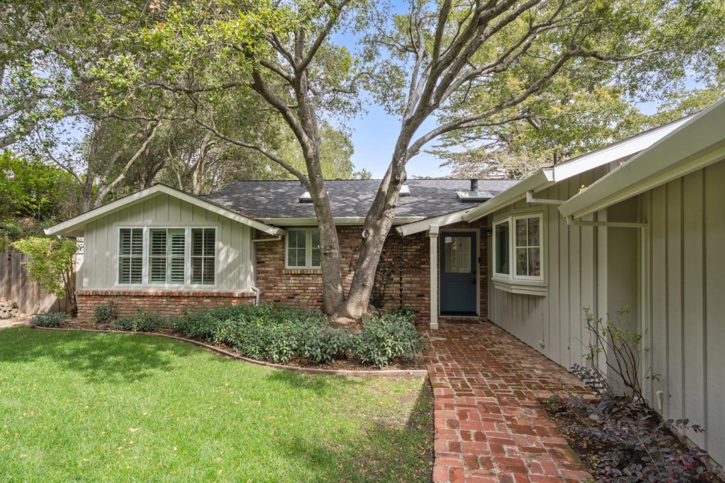 Detail Gallery Image 2 of 21 For 90 Bear Gulch Dr, Portola Valley,  CA 94028 - 3 Beds | 2 Baths