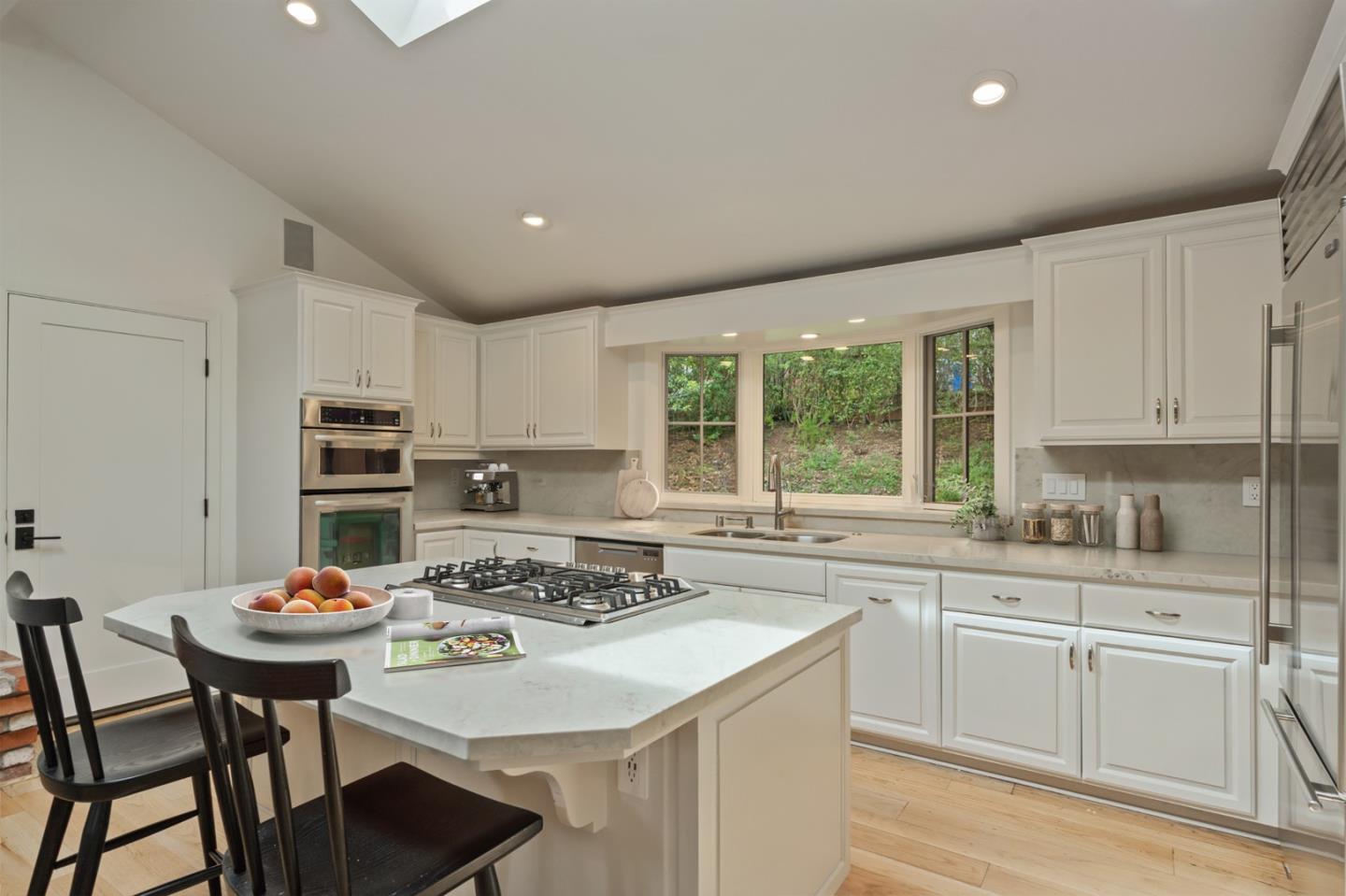 Detail Gallery Image 7 of 21 For 90 Bear Gulch Dr, Portola Valley,  CA 94028 - 3 Beds | 2 Baths