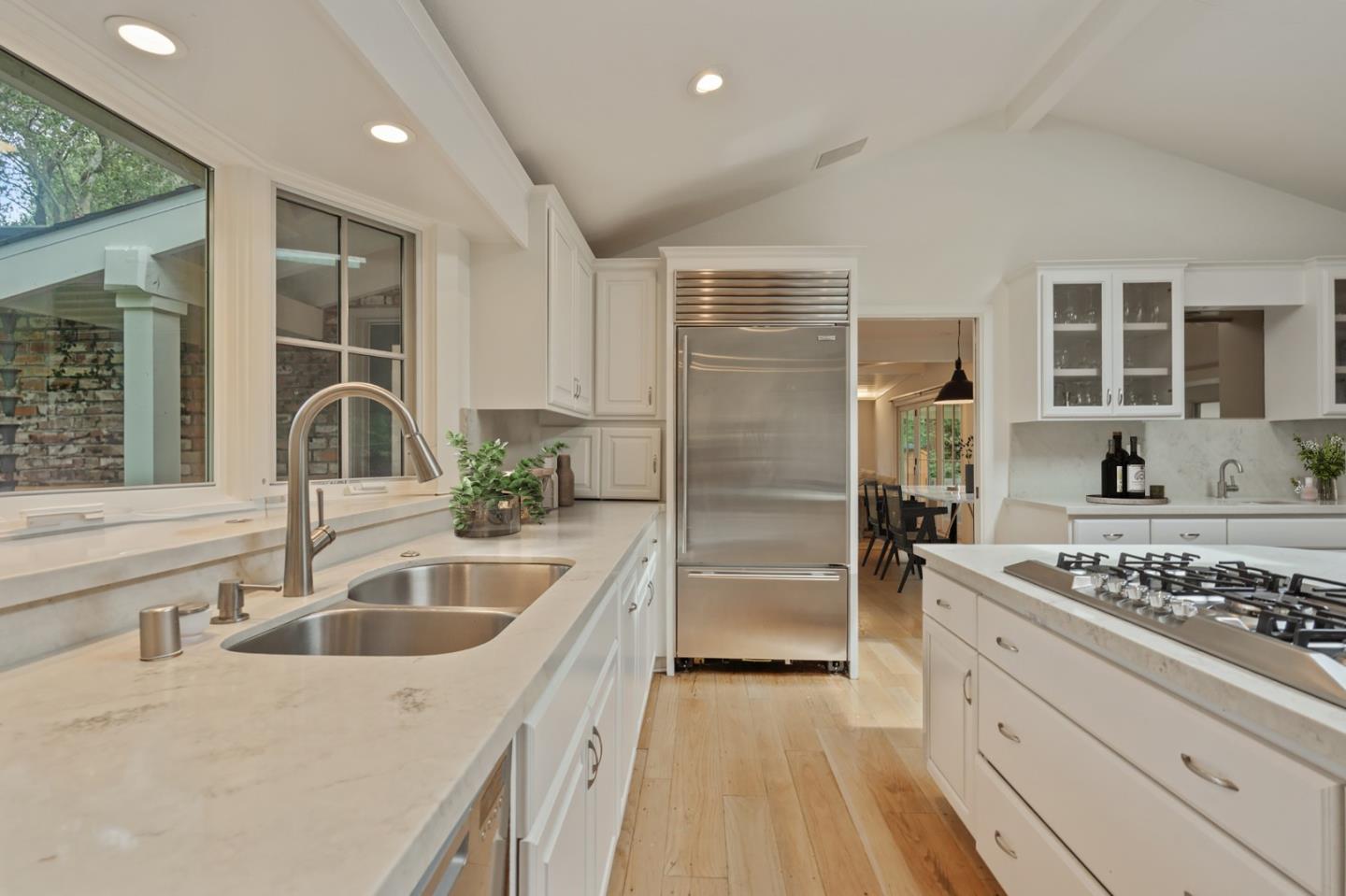 Detail Gallery Image 8 of 21 For 90 Bear Gulch Dr, Portola Valley,  CA 94028 - 3 Beds | 2 Baths
