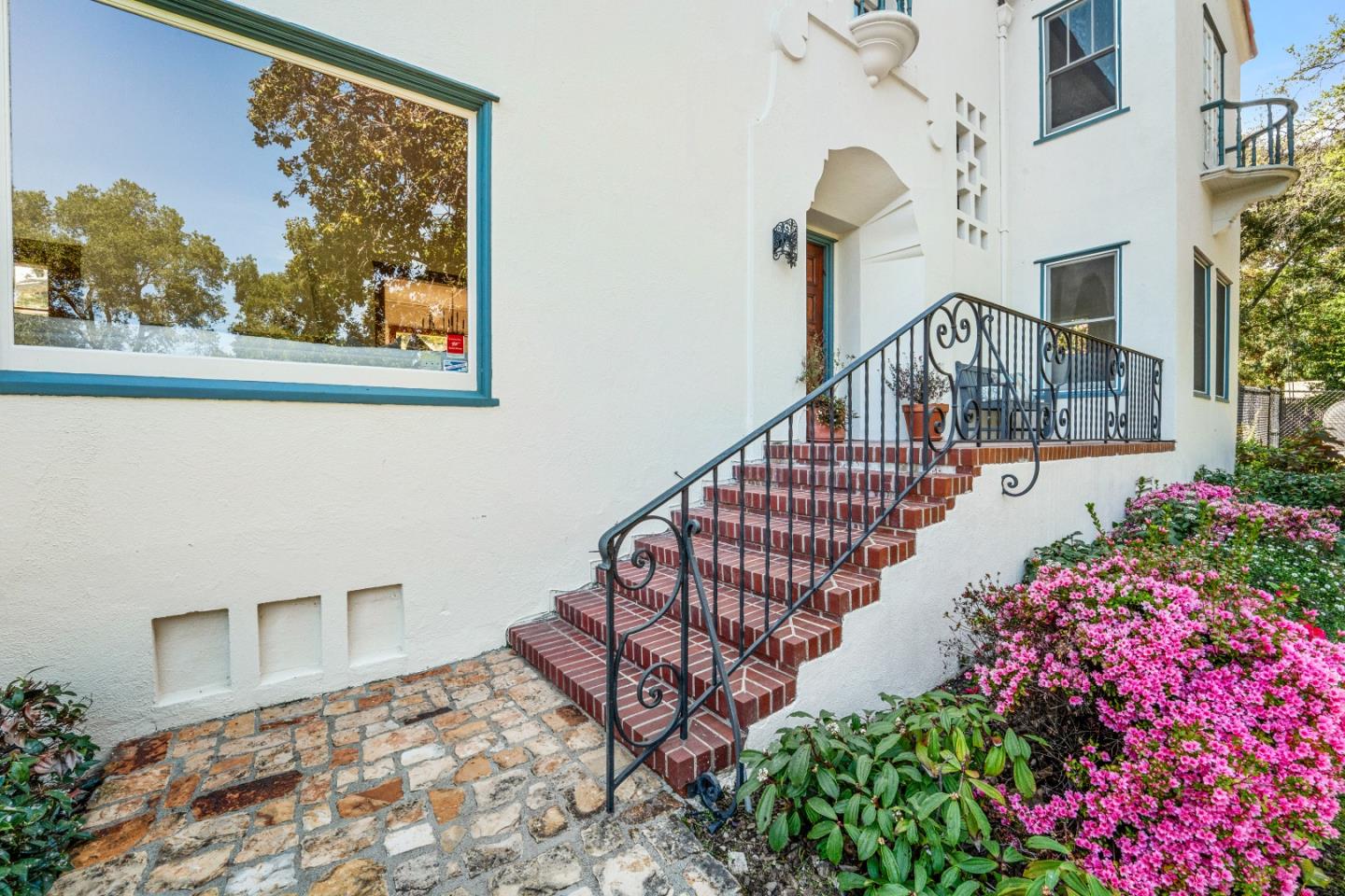 Detail Gallery Image 5 of 72 For 710 Frenchmans Rd, Stanford,  CA 94305 - 6 Beds | 3 Baths