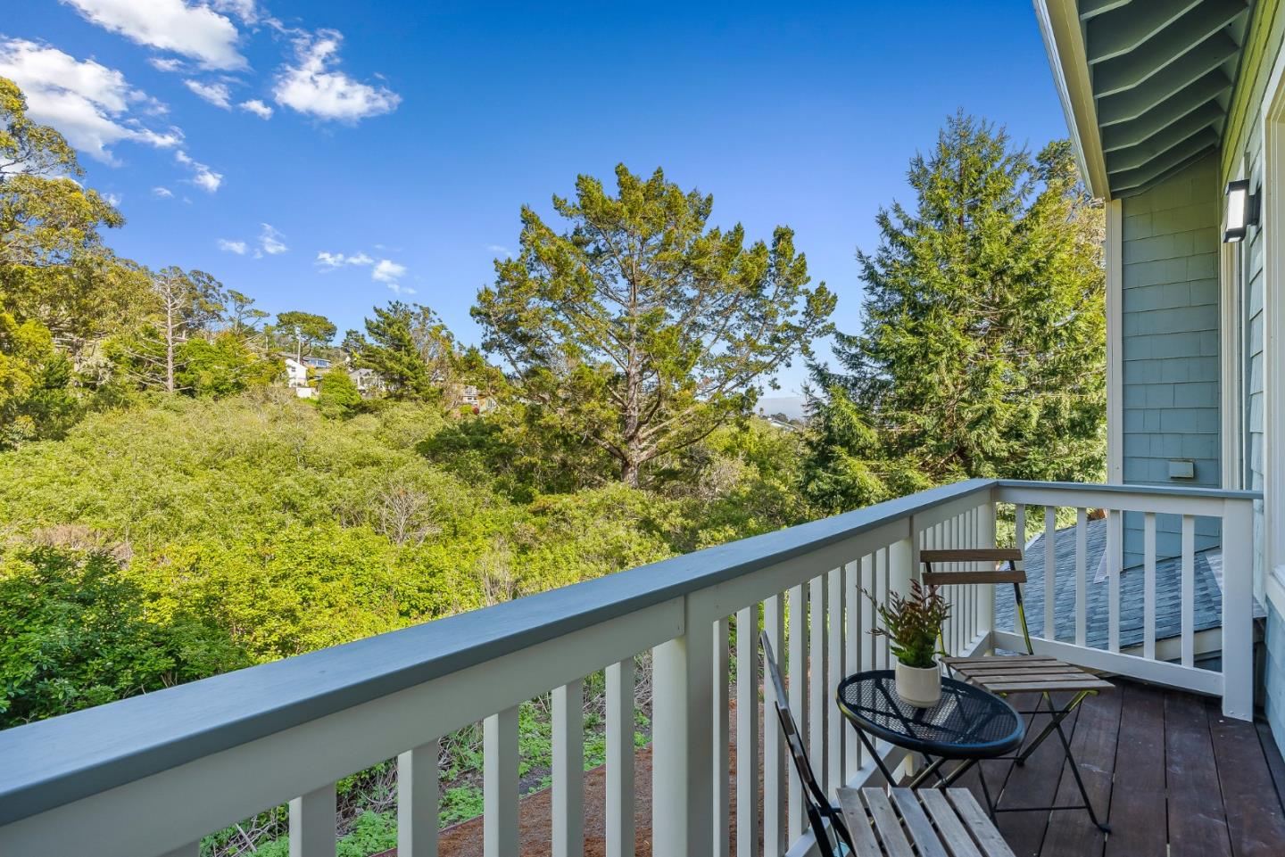Detail Gallery Image 13 of 54 For 822 San Carlos Ave, El Granada,  CA 94018 - 3 Beds | 3/1 Baths