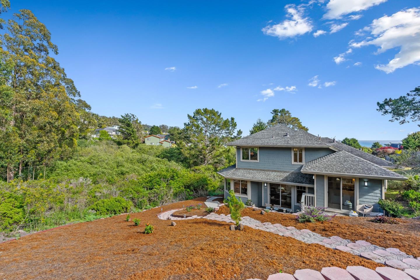 Detail Gallery Image 28 of 54 For 822 San Carlos Ave, El Granada,  CA 94018 - 3 Beds | 3/1 Baths